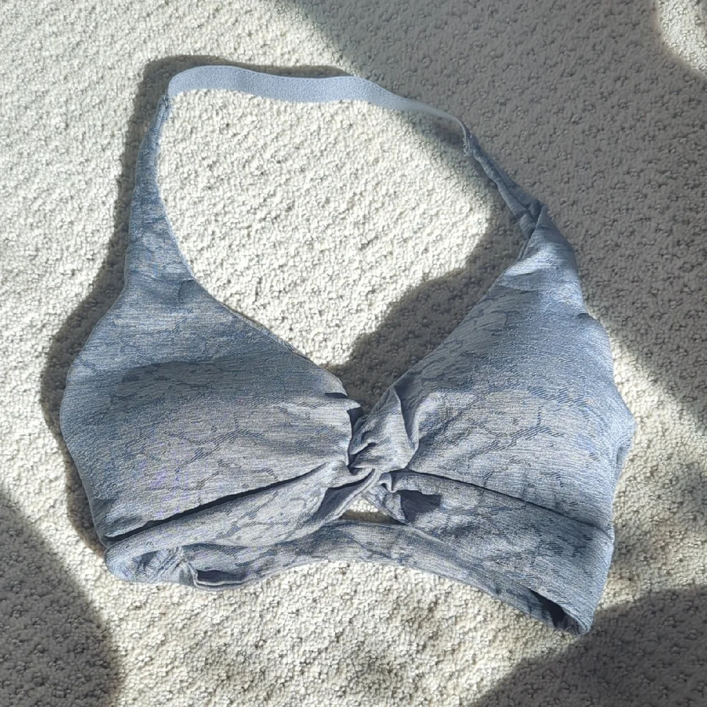NVGTN Halter Neck Sports Bra - Picture 1 of 2